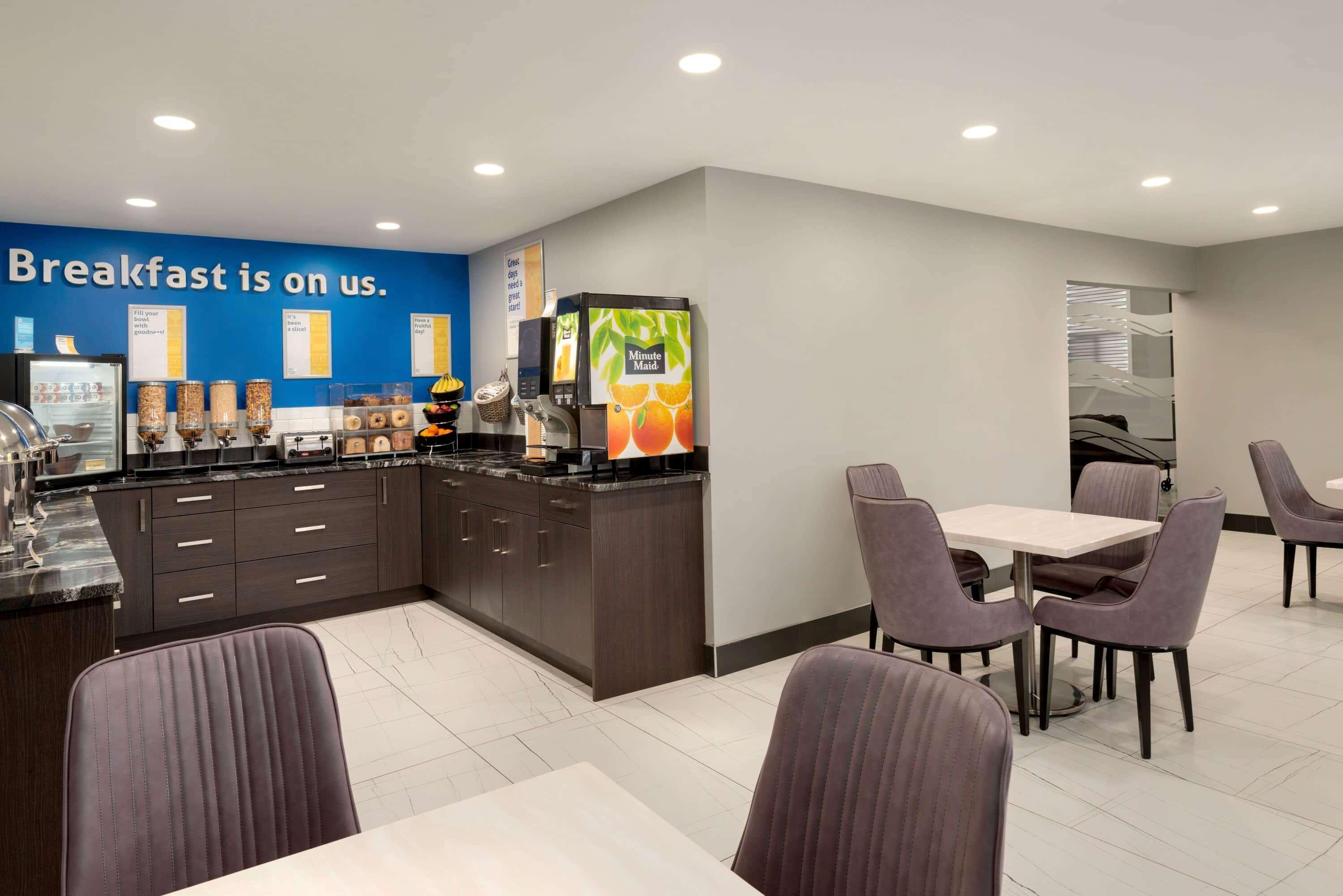 Days Inn By Wyndham Wainwright Экстерьер фото