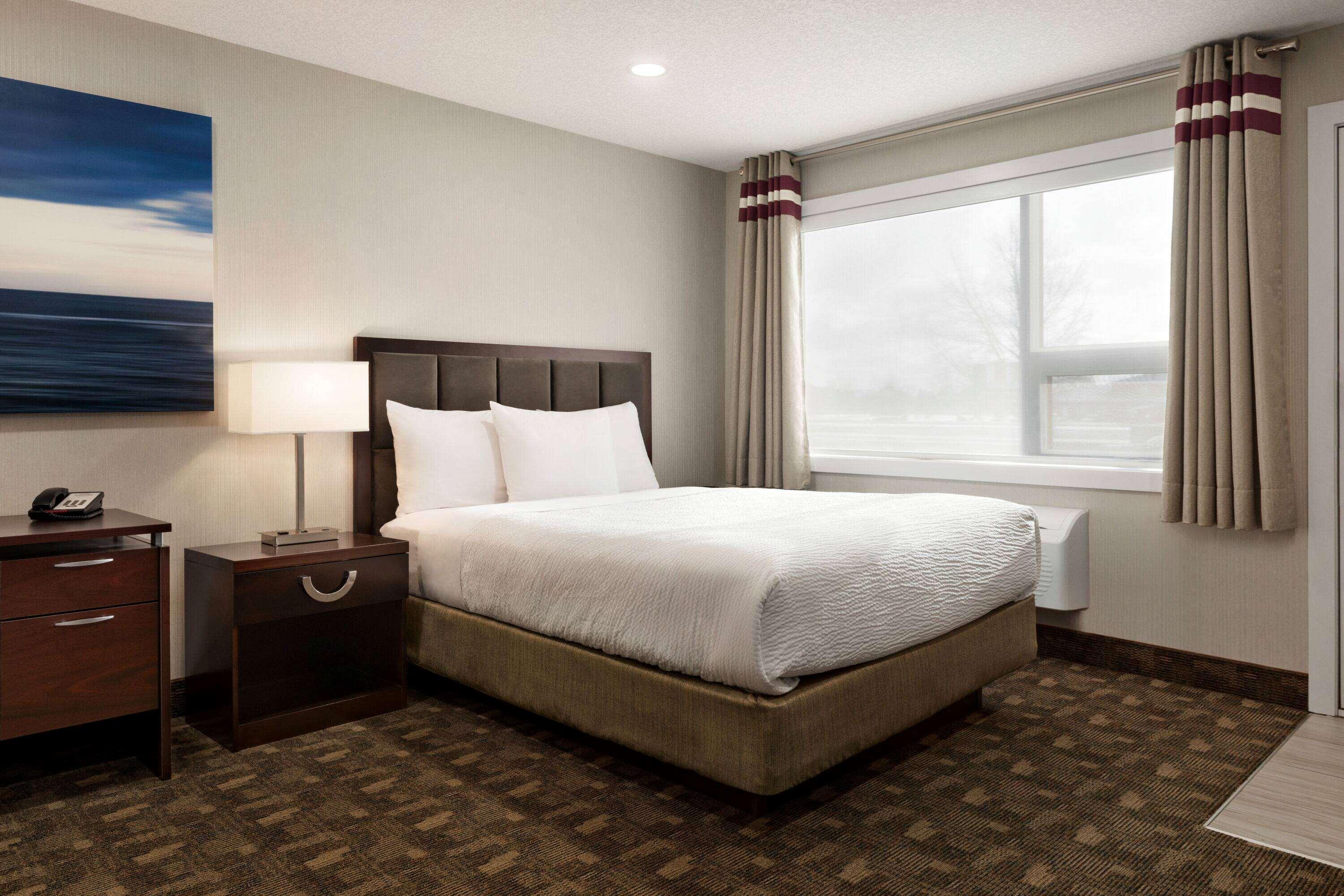 Days Inn By Wyndham Wainwright Экстерьер фото